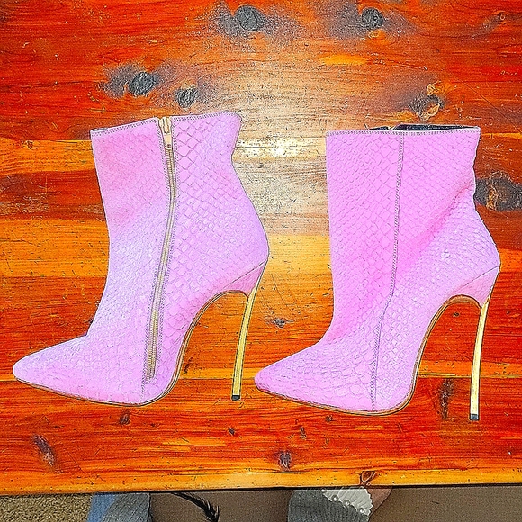 Pink suede stilletto boots. - Picture 1 of 5